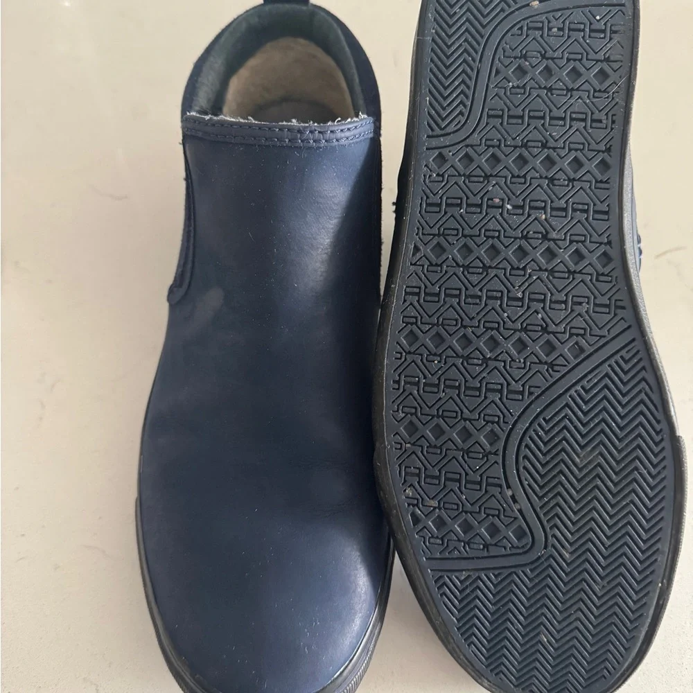 UGG size 9 Chelsea Boot Sz 42 WATERPROOF